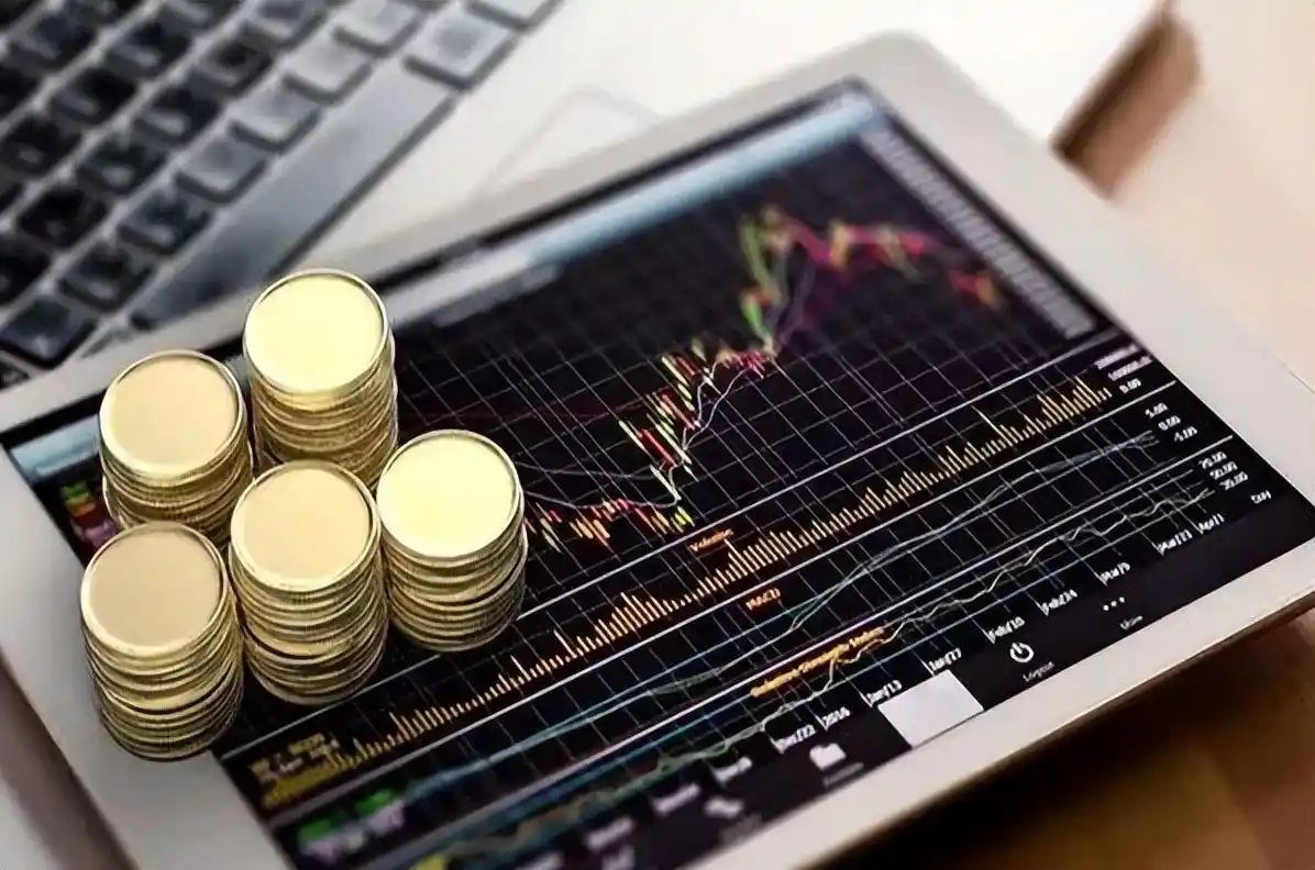 网上股票配资不安全？三大风险揭秘：虚拟盘、平台跑路、资金限制